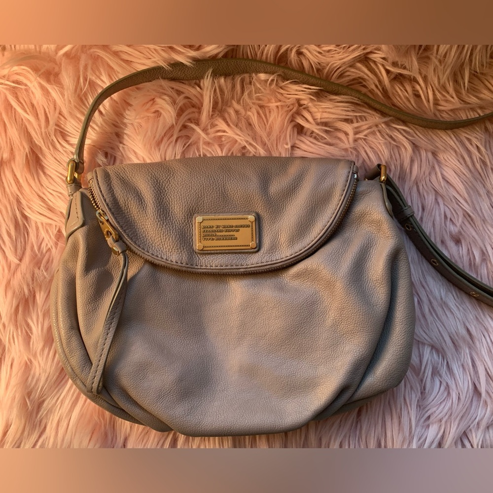 Authentic MARC JACOBS satchel crossbody bag in taupe/beige leather